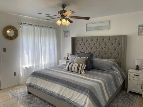 Beautiful lakefront condo located directly on Lake Hamilton.