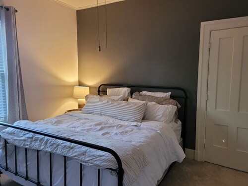 Federalist style home close to down town minutes from the Field of Dreams!