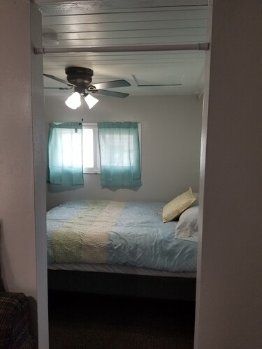 One bedroom cabin #5 just steps from Houghton Lake