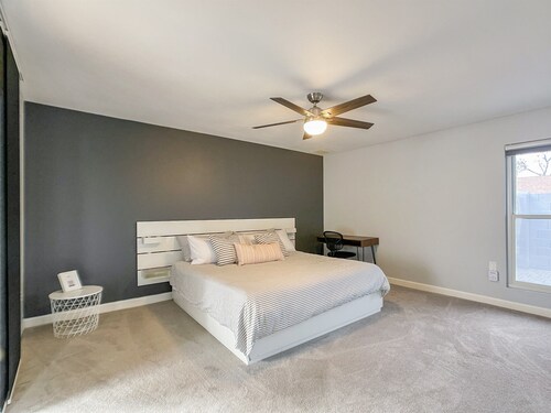 Sunshine Oasis w/ outdoor kitchen, HEATED POOL, Relax in paradise!