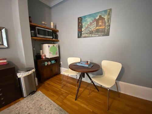 Spacious Egleston Sq 2 Bedroom (Dog Friendly)