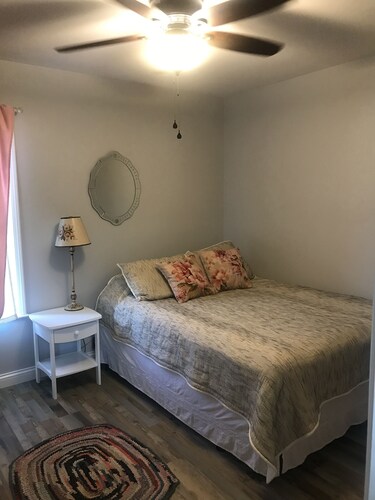 1 bedroom apartment sleeps 2 secluded for quiet but 1/2 hour from town