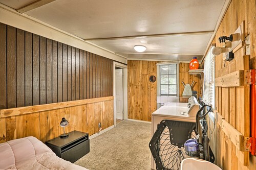 NEW! 1950's Serenity Pond Cabin: Peace & Quiet!