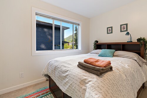 SQUAMISH STOKE HOUSE Gateway to adventure