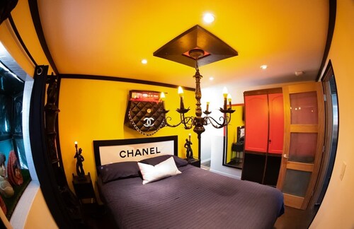 Private Luxury Vacation Unit on Scenic Hill Top