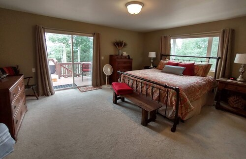 Secluded Mountain Getaway with Million Dollar Views, Pet Friendly