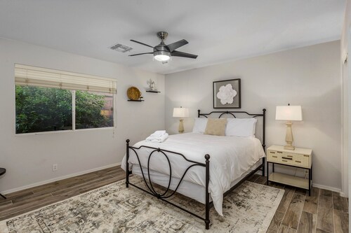 Bright and Clean Home! 5 Mins to TPC, Westworld, Scottsdale Quarter, Kierland and 101 Freeway!