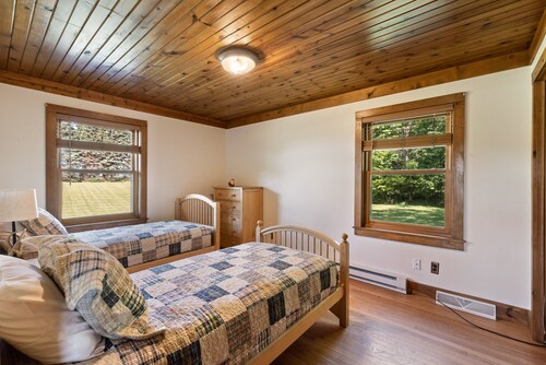 Greatwood Lane Lodge - Log Cabin on 3 acres