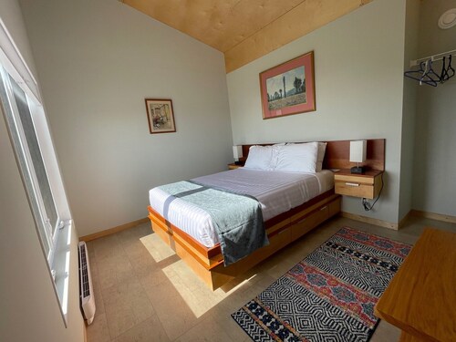 Spectacular Bras d’Or view, 1 bedroom suites w/ full kitchen
