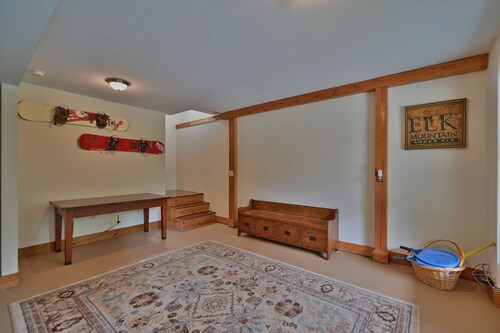 Elk Mountain Chalet