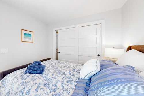 Four-Level Home w/ Great Patio, Deck, WiFi & Washer/Dryer - Near Downtown