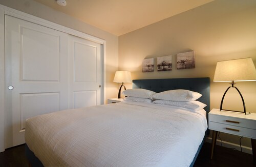 Modern Clean One Bedroom Near Capitol Hill Station