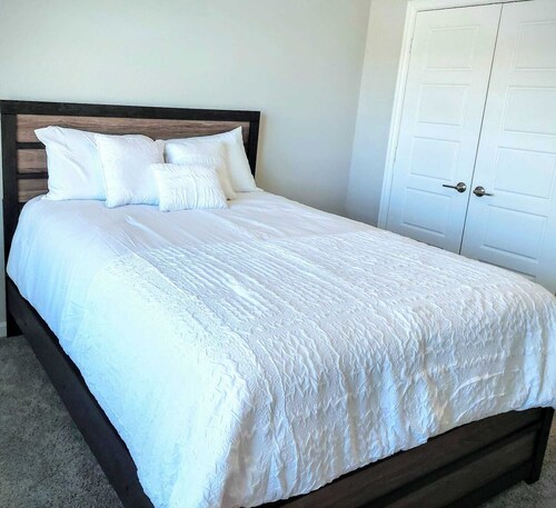 Newly built contemporary family friendly 3 bedroom townhouse