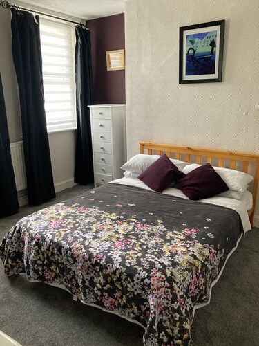 Spacious and stylish 2 bedroom seafront apartment.