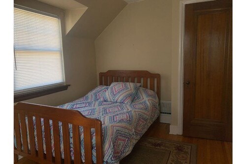 Springfield Heart of Ridgewood Home