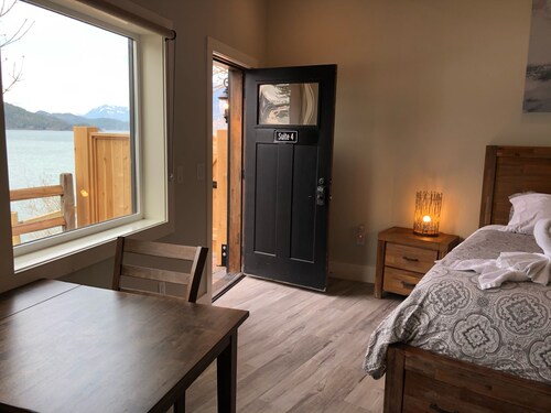 "The Lodge on Harrison Lake" Guest Suite 4 (Wheelchair Accessible)