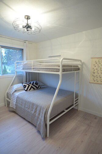 Scandi Inspired House, great walkability, homebase to city and mountains