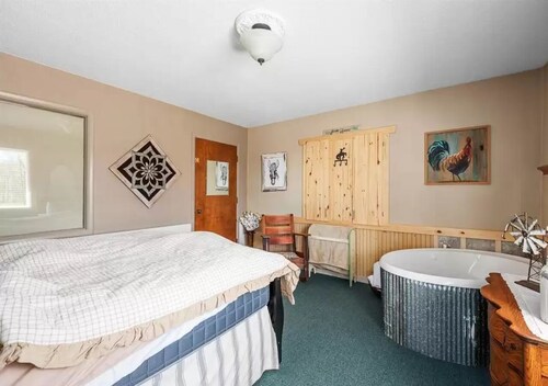 5 Bedroom Inn with private rooms