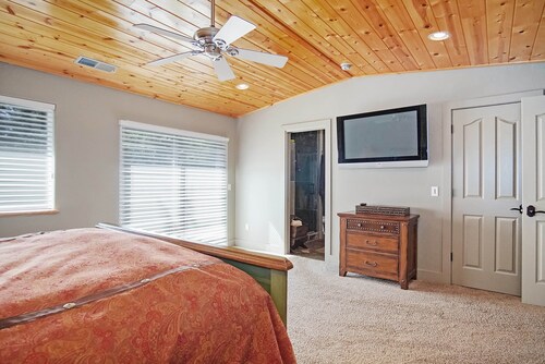 Pinecrest Mountain House! Hot Tub, Tesla Charger, Super close to Pinecrest Lake!