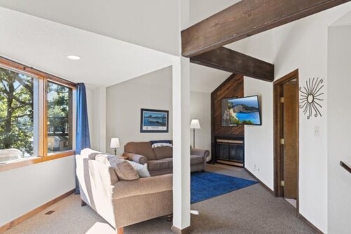 Quiet Lakeside Retreat!