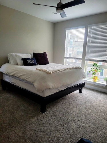 Brand New 3 Bed 3 Bath Rooftop House close to Outlet Malls