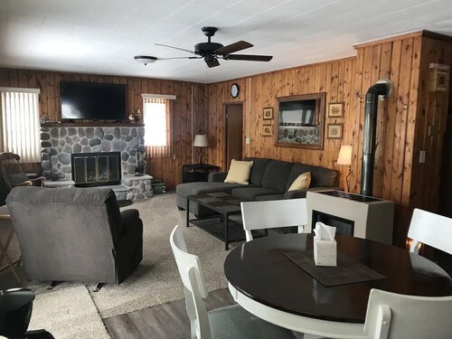 Cozy Cabin on Clear Lake