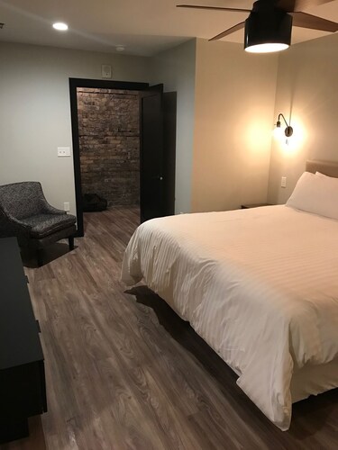 Canal Park/Downtown Duluth Luxury Condo. BRAND NEW 4 bedroom