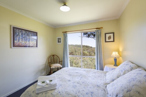 Moffat Falls Cottage surrounding by stunning waterfalls