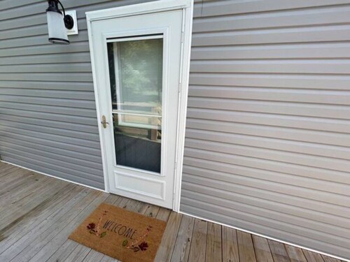 Clean, comfortable and convenient. You will enjoy staying at Lindsay’s Landing.