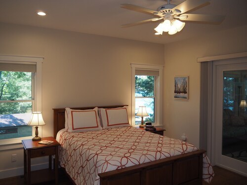 NEW! Hallelujah - CHRISTIAN-THEMED, LAKEFRONT, LUXURIOUS, AND LARGE!