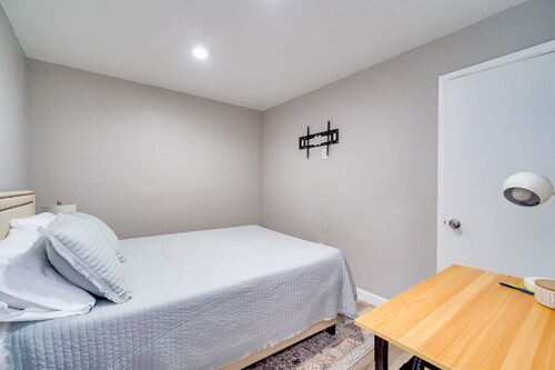 Lovely 2Bed\2 Bath\Full Kitchen and Soak Tub