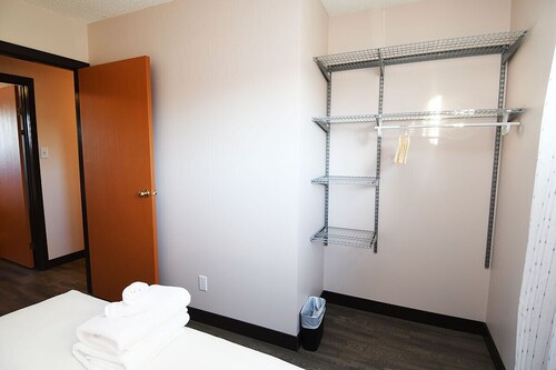 *NEW* 3 bedroom, boho inspired main level suite