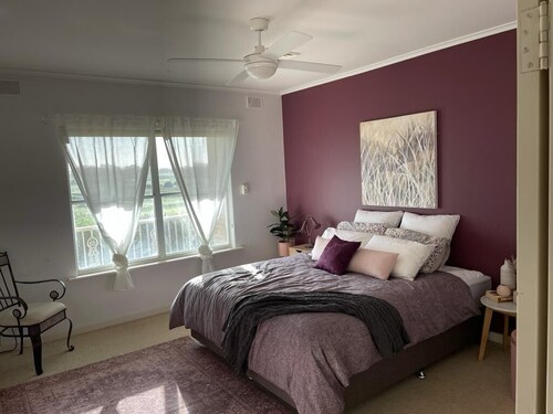 Grenache House - Beautiful vineyard views, only 5 minutes drive from Clare.
