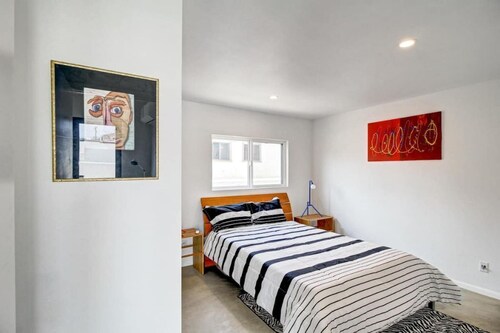 1BR 1Ba OASIS - DTLA/USC, Garage, Yard, Balcony