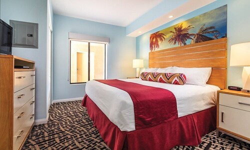 Desert Resort Getaway, Wyndham Indio - 2 BR - Pools, Golf, Spa + More!