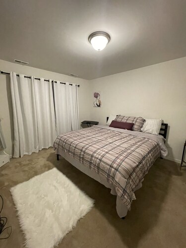 Welcome home, this lovely south suburban Chicago townhome is perfect!