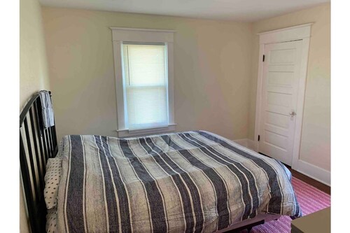 Wittenberg Stadium 3-bed 2-bath Residential Home
