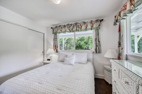 Quiet Cul-de-Sac Home with Fireplace & WiFi - Near Volcanoes National Park
