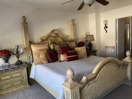 MI CASA SU CASA, CENTRALLY LOCATED NORTH PHOENIX TWO STORY HOME