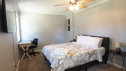 Cozy 4 Beds 2 Baths in Heart of Jacksonville