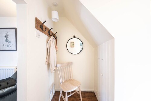 No77 is a Pretty Grade II listed Cottage in the heart of Lavenham.