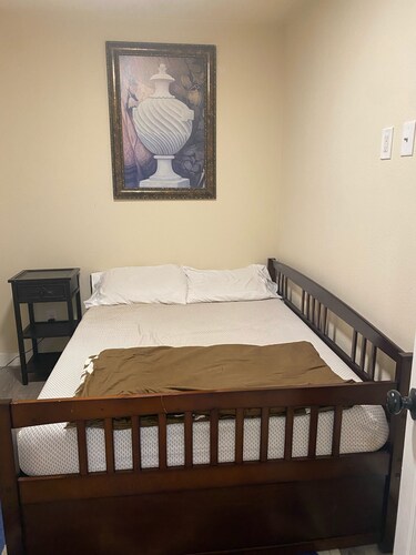 Modern Private Cottage Basement Unit