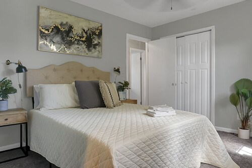 ~Remodeled stylish 3 Bedroom home~ PRIME LOCATION! PETS OK!