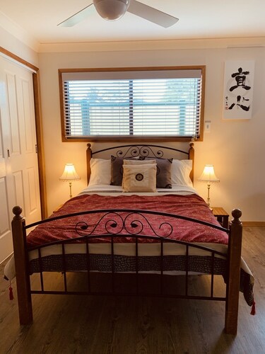 Private, spacious & sparkling clean studio with ensuite at Umina Beach