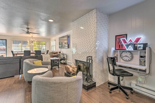NEW! Red River Condo on Main Street w/ Mtn View!