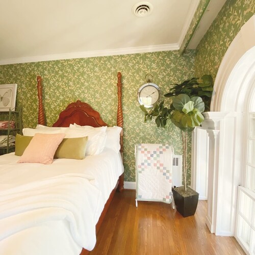 Private Ensuite Room at The Vintage Oak Estate