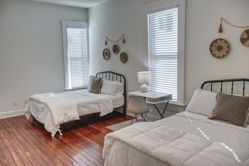 Luxury Antique Gem in Historic Downtown Ocala / (HITS)