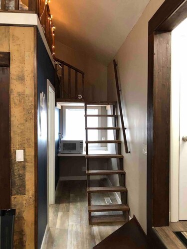 Cozy Bachelor's Suite w/loft★Skiers welcome!★