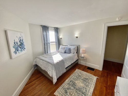 Luxury 2 Bdrm Apartment on Bidwell Pkwy at Elmwood Ave