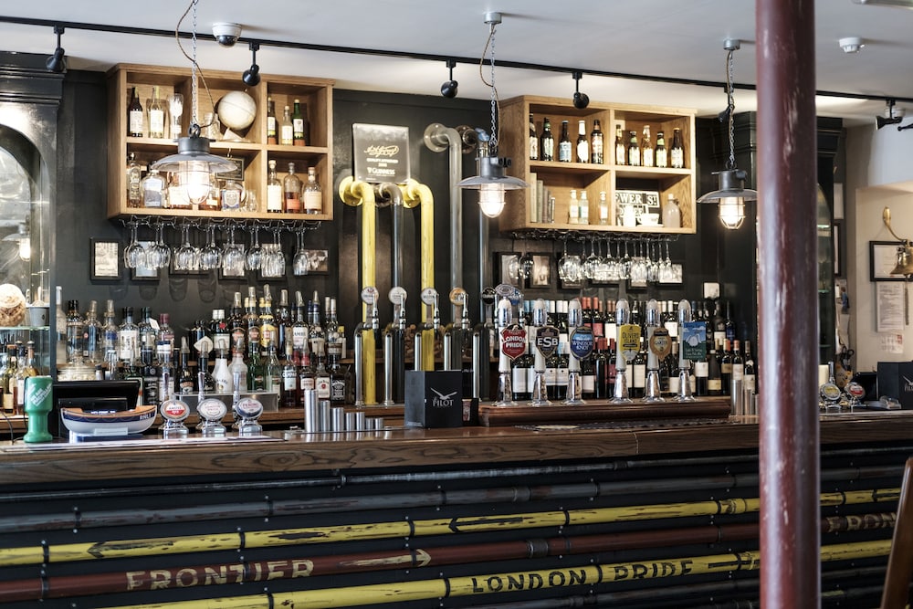 Hotel Bar